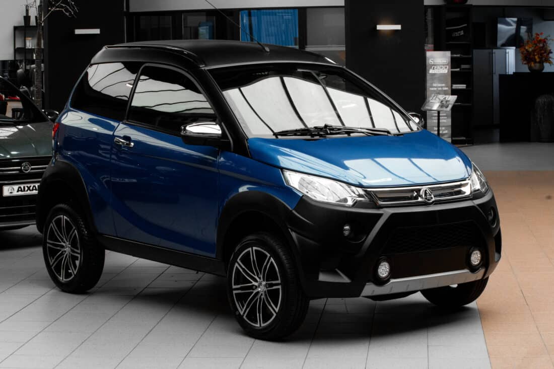 Aixam Crossover Premium Sensation 2019 Brommobiel Occasion Saffierblauw Metallic