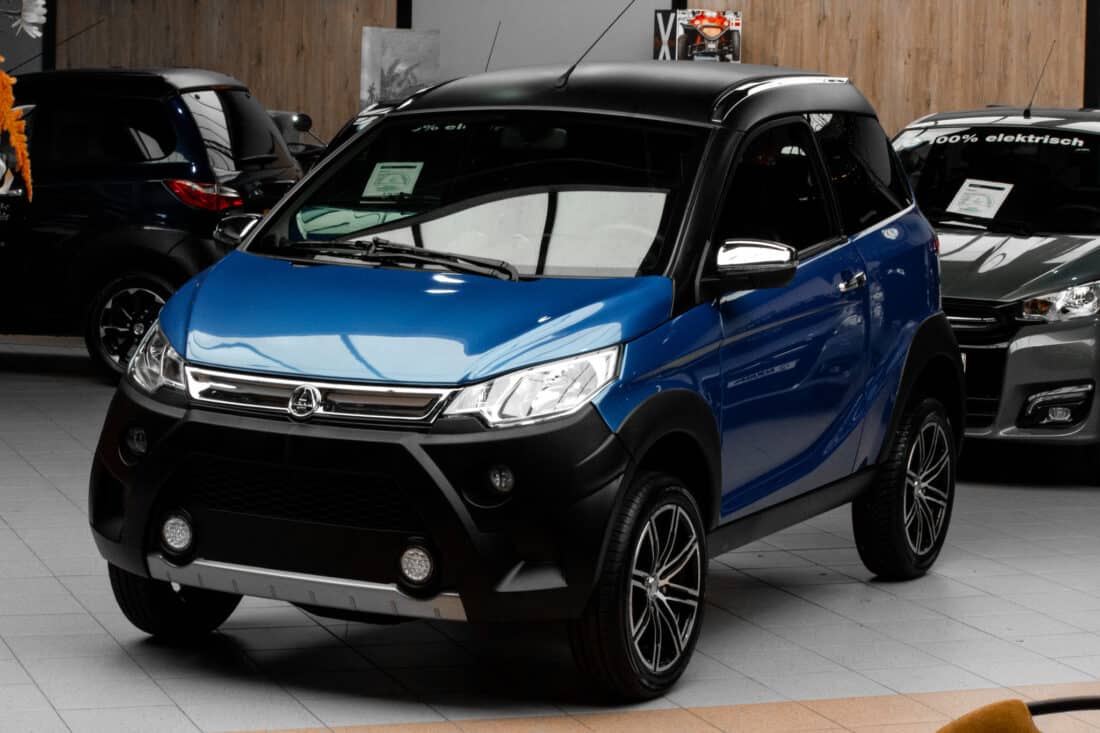 Aixam Crossover Premium Sensation 2019 Brommobiel Occasion Saffierblauw Metallic