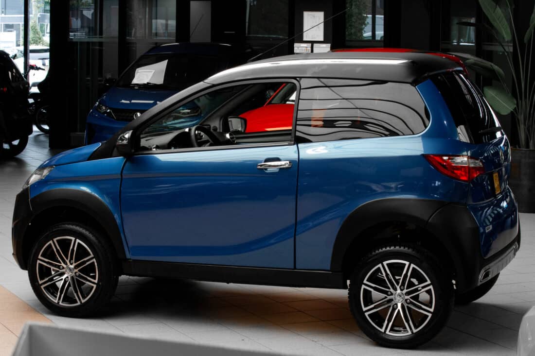 Aixam Crossover Premium Sensation 2019 Brommobiel Occasion Saffierblauw Metallic