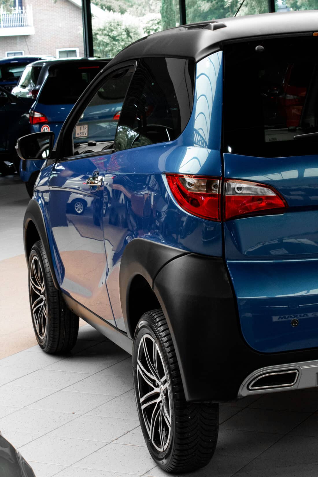 Aixam Crossover Premium Sensation 2019 Brommobiel Occasion Saffierblauw Metallic