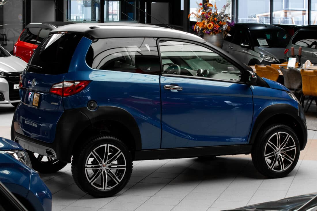Aixam Crossover Premium Sensation 2019 Brommobiel Occasion Saffierblauw Metallic