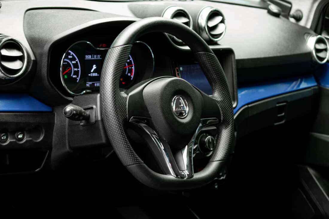 Aixam Crossover Premium Sensation 2019 Brommobiel Occasion Saffierblauw Metallic