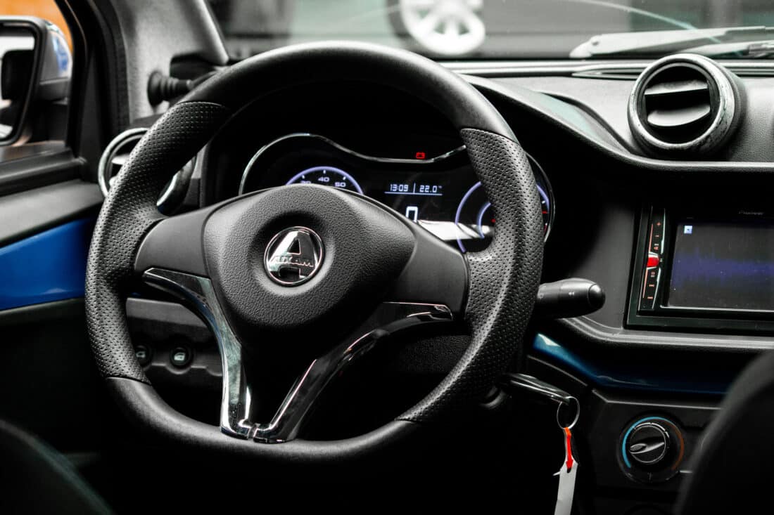 Aixam Crossover Premium Sensation 2019 Brommobiel Occasion Saffierblauw Metallic