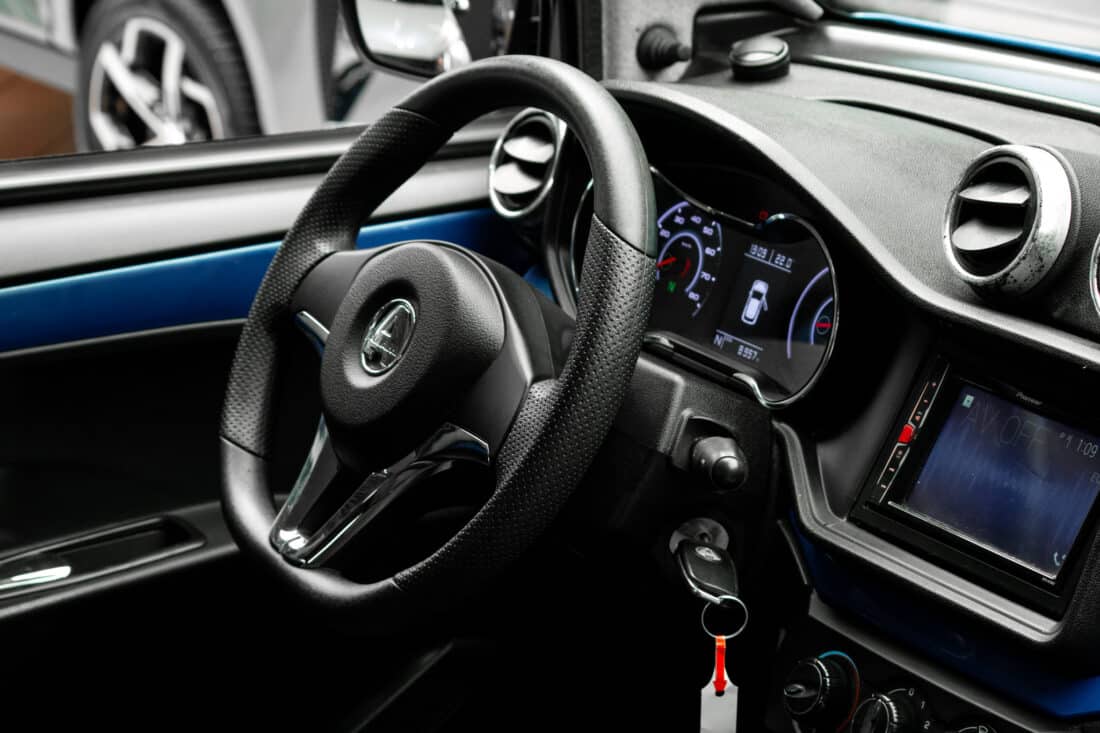 Aixam Crossover Premium Sensation 2019 Brommobiel Occasion Saffierblauw Metallic