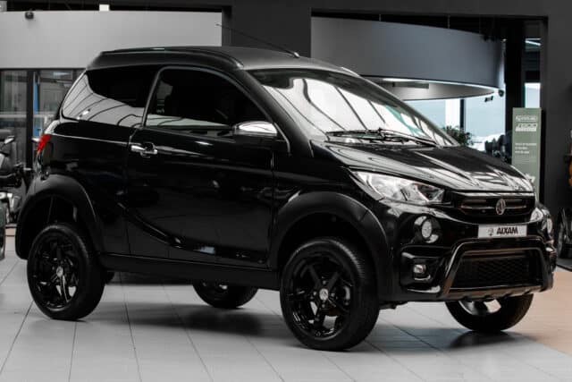 Aixam Crossover Premium Emotion 2023 Brommobiel Occasion Zwart Metallic
