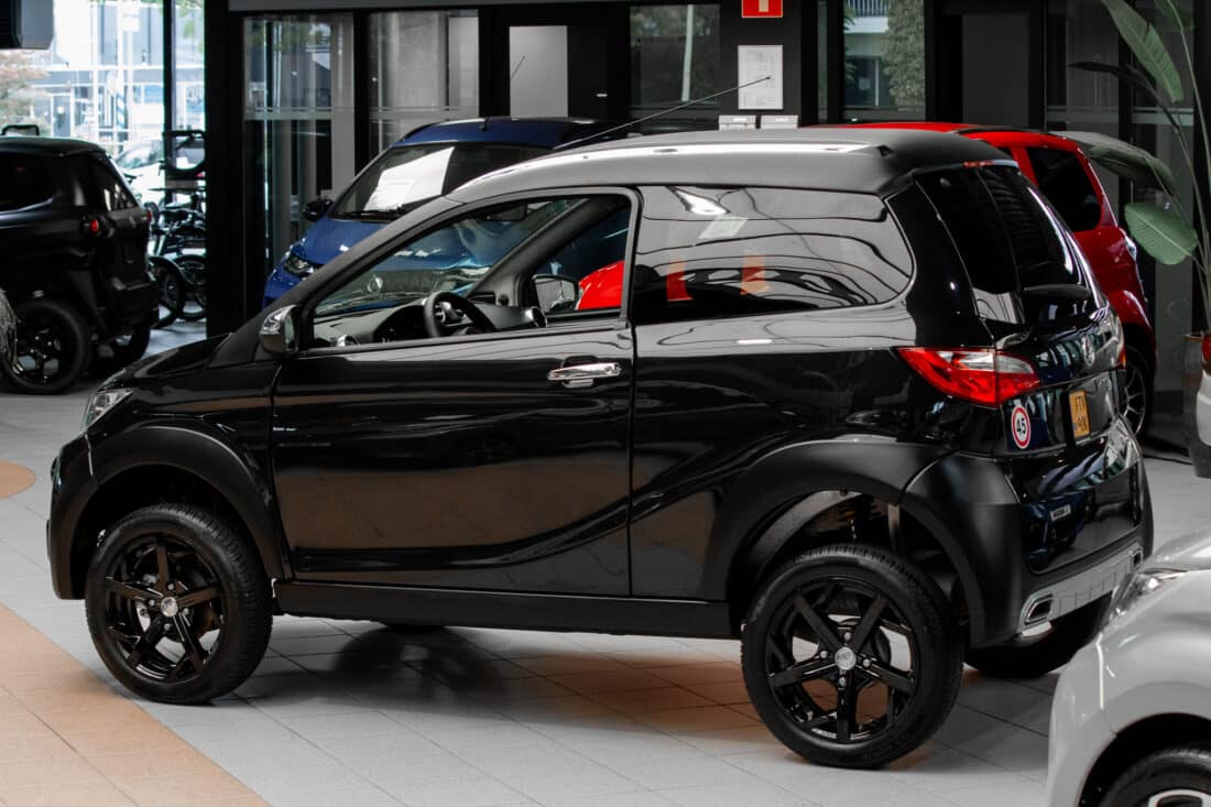 Aixam Crossover Premium Emotion 2023 Brommobiel Occasion Zwart Metallic