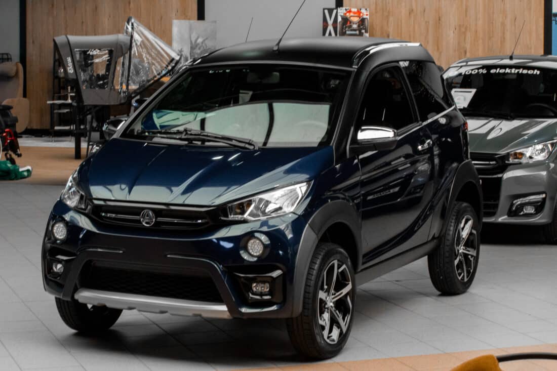 Aixam Crossover Premium Emotion 2023 Brommobiel Occasion Marineblauw Metallic