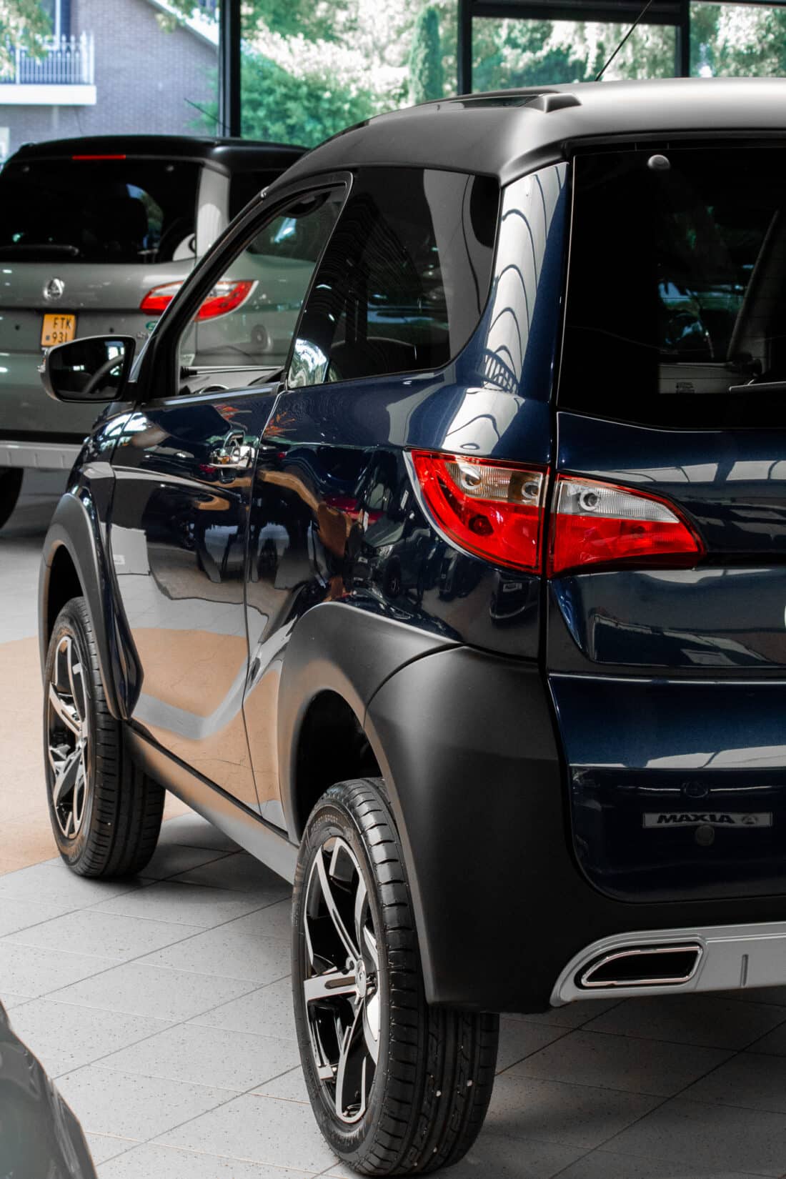 Aixam Crossover Premium Emotion 2023 Brommobiel Occasion Marineblauw Metallic