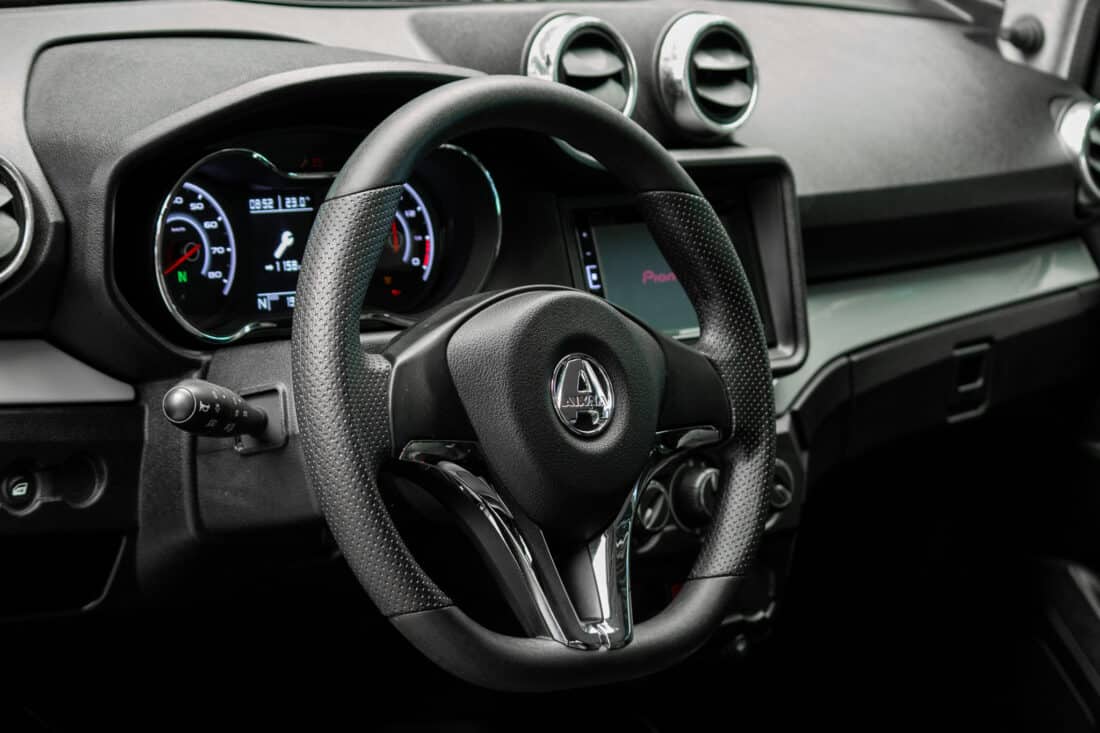 Aixam Crossover Premium Emotion 2023 Brommobiel Occasion Marineblauw Metallic
