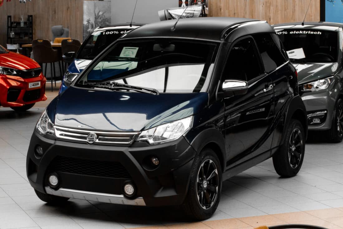 Aixam Crossline Premium Sensation 2019 Brommobiel Occasion Marineblauw Metallic