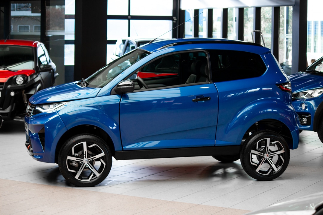 Aixam Crossover Premium Ambition E5 2025 Brommobiel Saffierblauw Metallic