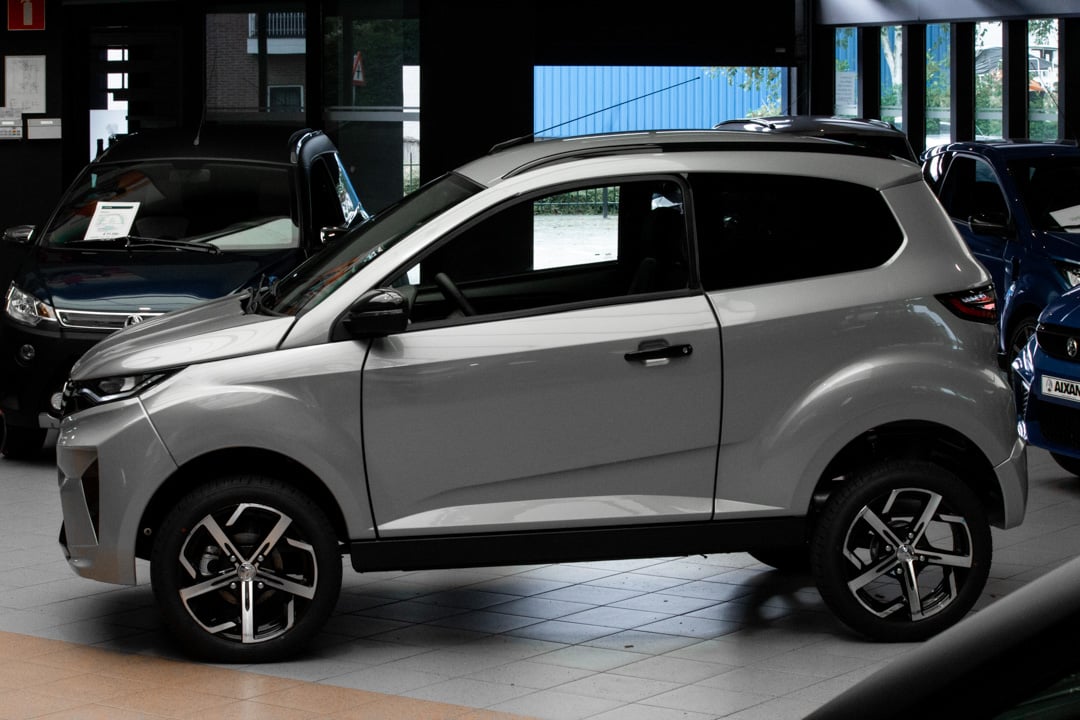 Aixam Crossover Premium Ambition E5 2025 Brommobiel Zilvergrijs Metallic