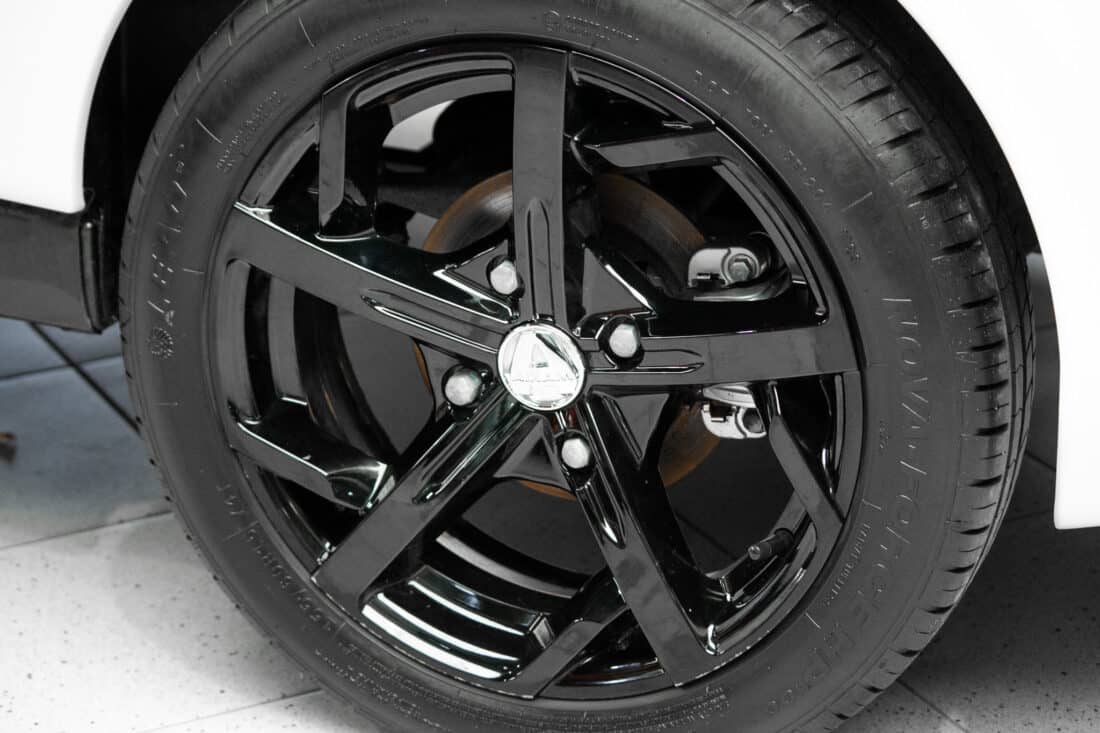 Aixam Coupe Sport Ambition 2023 Brommobiel Occasion Parelmoerwit Metallic