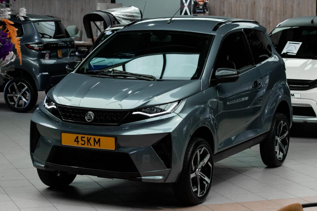 Aixam Crossover Premium Ambition 2024 Brommobiel Occasion Titaniumgrijs Metallic