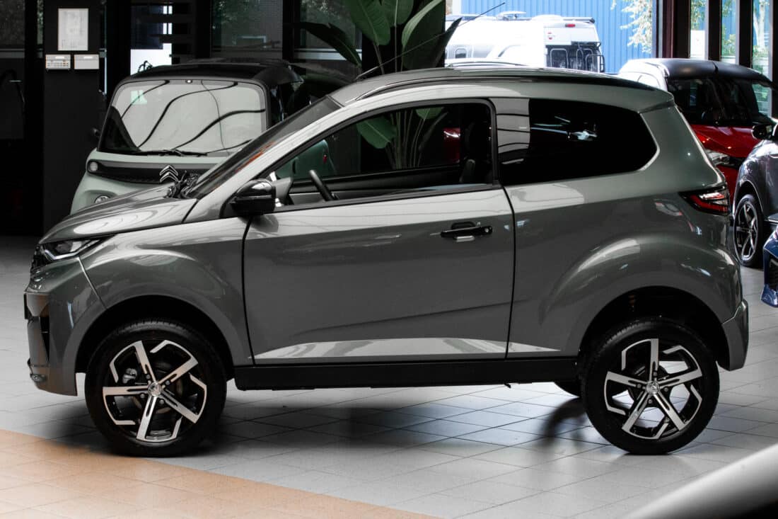Aixam Crossover Premium Ambition 2024 Brommobiel Occasion Titaniumgrijs Metallic