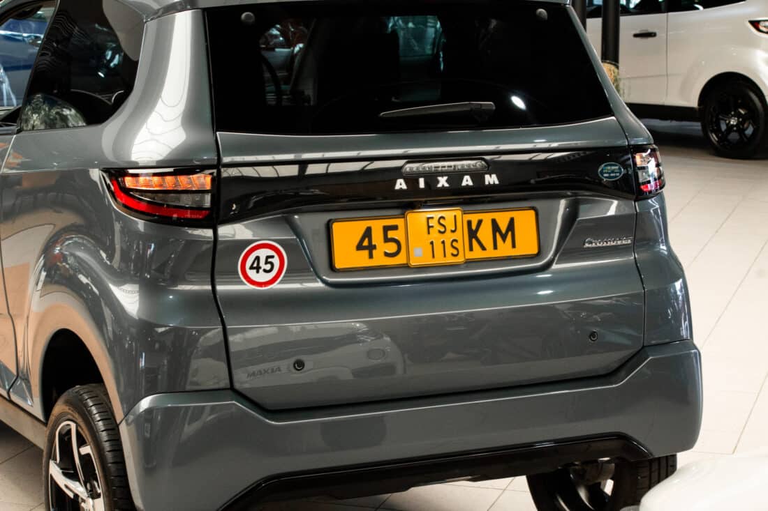 Aixam Crossover Premium Ambition 2024 Brommobiel Occasion Titaniumgrijs Metallic