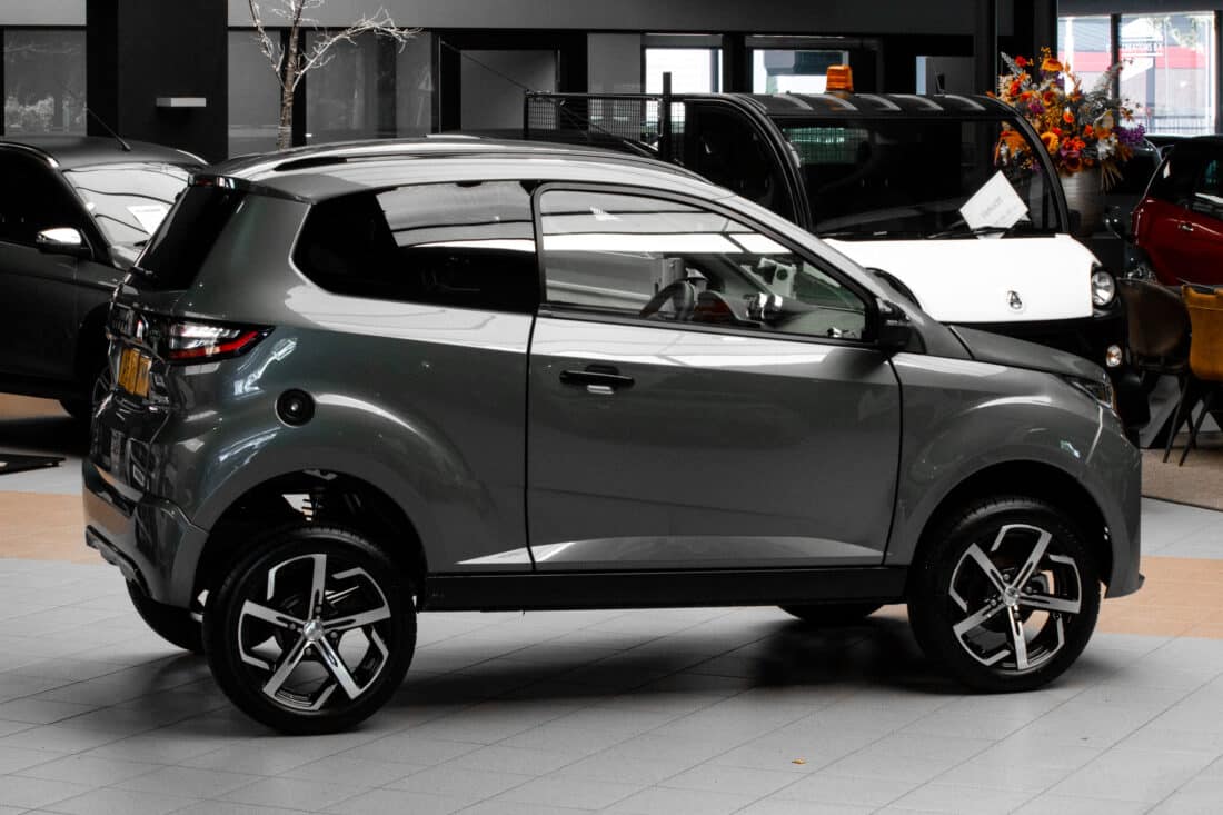 Aixam Crossover Premium Ambition 2024 Brommobiel Occasion Titaniumgrijs Metallic