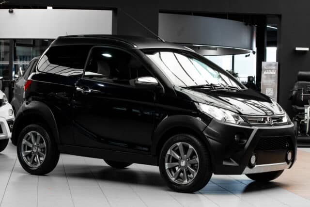 Aixam Crossline Premium Sensation 2017 Brommobiel Occasion Zwart Metallic