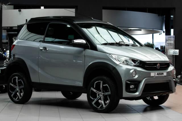 Aixam Crossover Premium Emotion 2021 Brommobiel Occasion Zilvergrijs Metallic