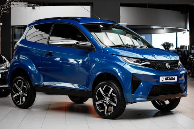 Aixam Crossover Premium Ambition E5 2026 Brommobiel Saffier Blauw