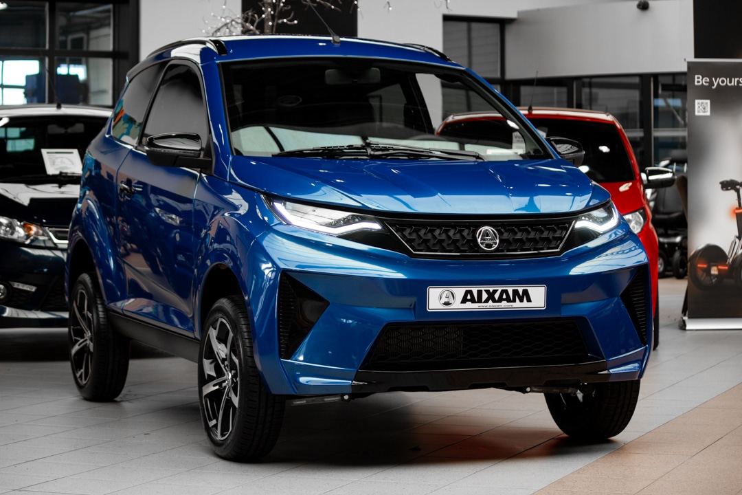 Aixam Crossover Premium Ambition E5 2026 Brommobiel Saffier Blauw