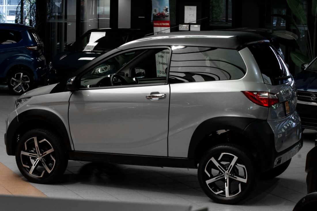 Aixam Crossover Premium Emotion 2021 Brommobiel Occasion Zilvergrijs Metallic