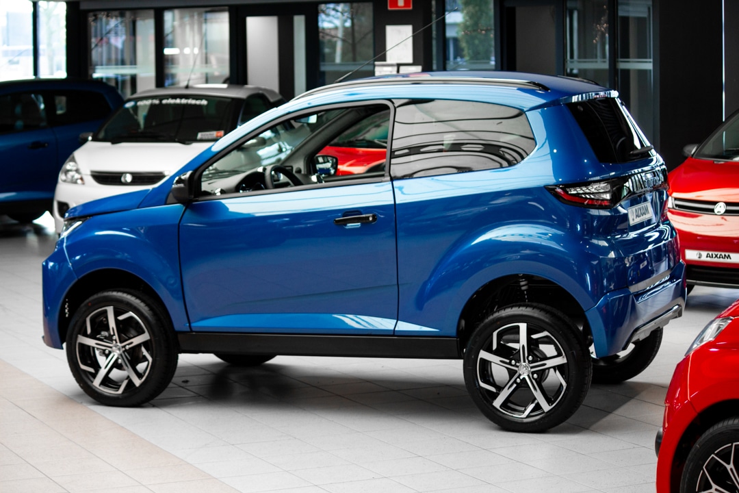 Aixam Crossover Premium Ambition E5 2026 Brommobiel Saffier Blauw
