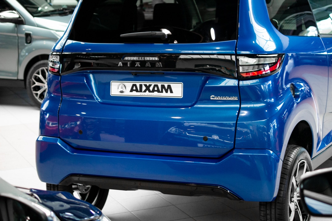 Aixam Crossover Premium Ambition E5 2026 Brommobiel Saffier Blauw