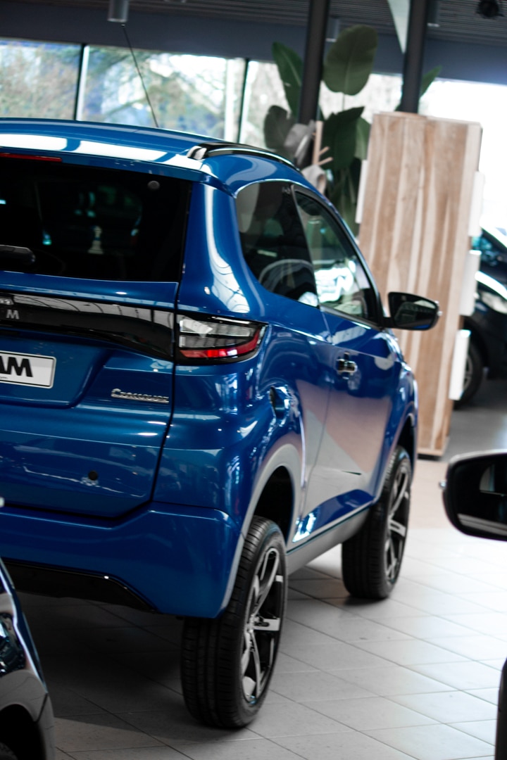 Aixam Crossover Premium Ambition E5 2025 Brommobiel Saffierblauw Metallic