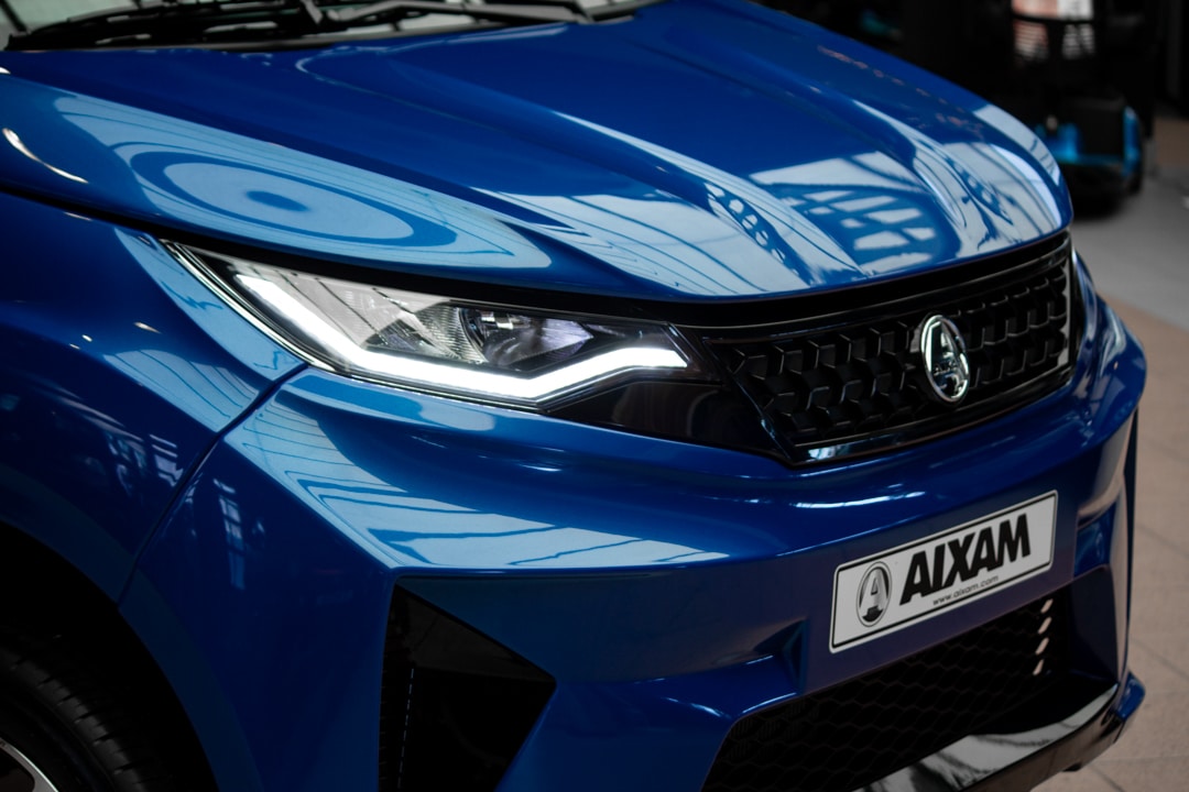 Aixam Crossover Premium Ambition E5 2026 Brommobiel Saffier Blauw