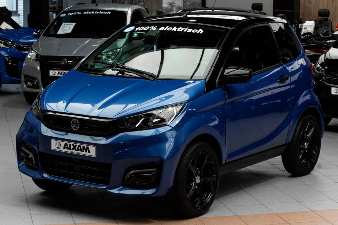 Aixam E City Premium Emotion 2023 Brommobiel Occasion Saffierblauw Metallic 100 Elektrisch