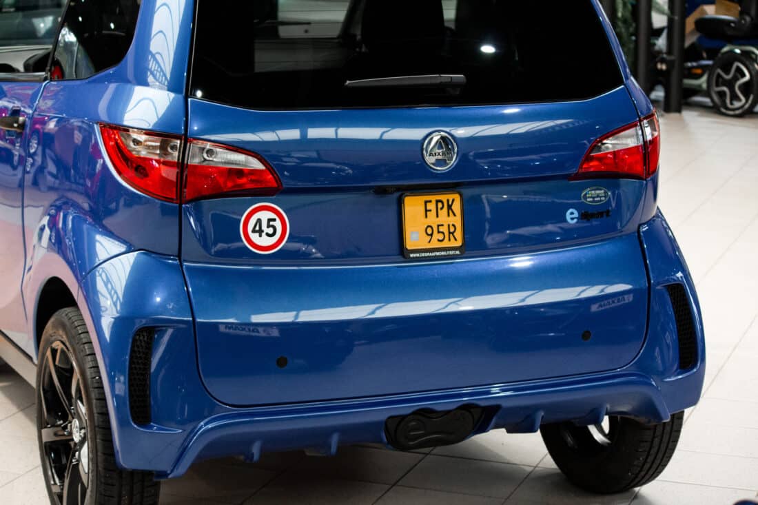 Aixam E City Premium Emotion 2023 Brommobiel Occasion Saffierblauw Metallic 100 Elektrisch
