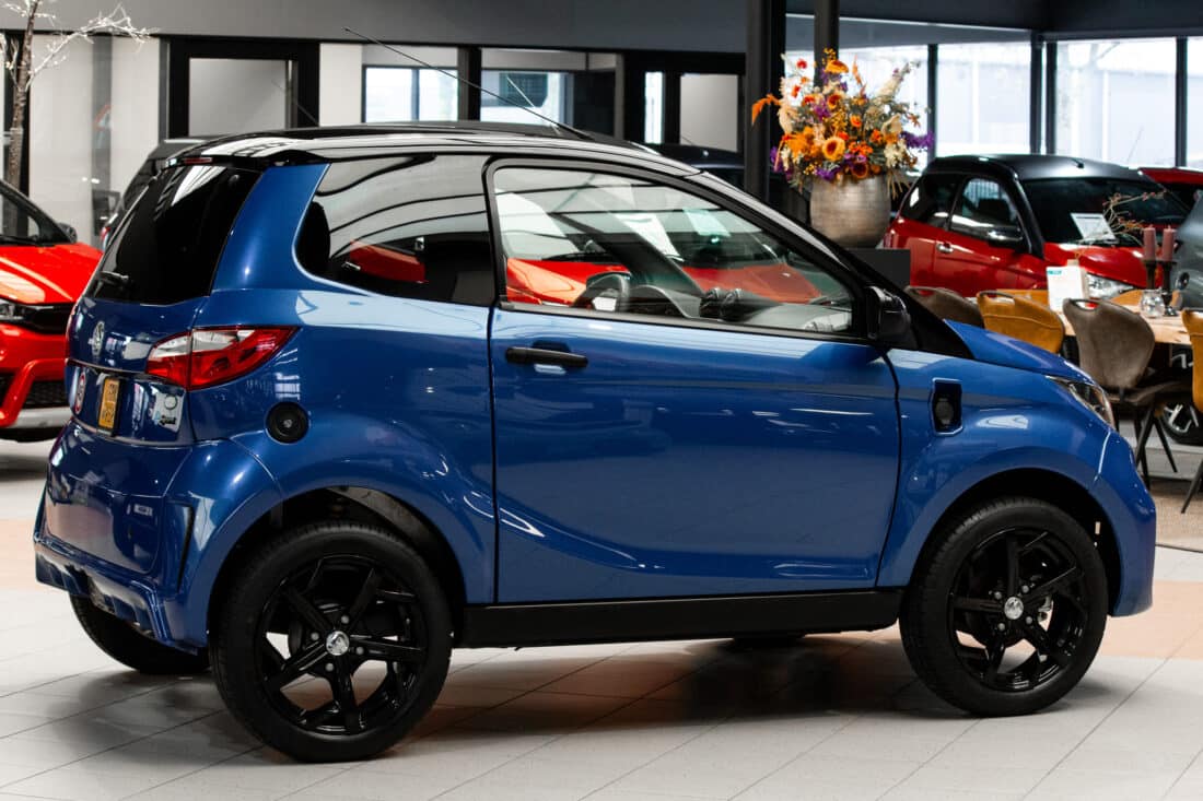 Aixam E City Premium Emotion 2023 Brommobiel Occasion Saffierblauw Metallic 100 Elektrisch