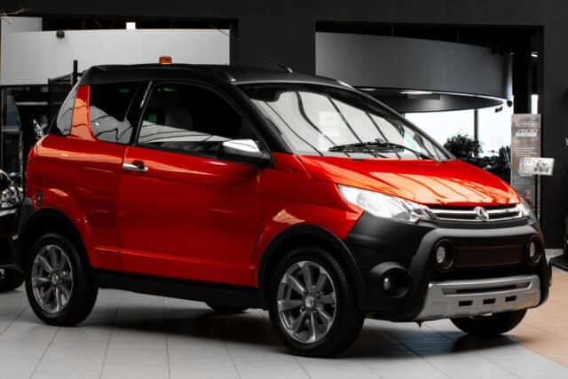 Aixam Crossline Premium Vision 2015 Brommobiel Occasion Parelmoerrood Metallic Aixam Crossline Premium Vision 2015 Brommobiel Occasion Parelmoerrood Metallic