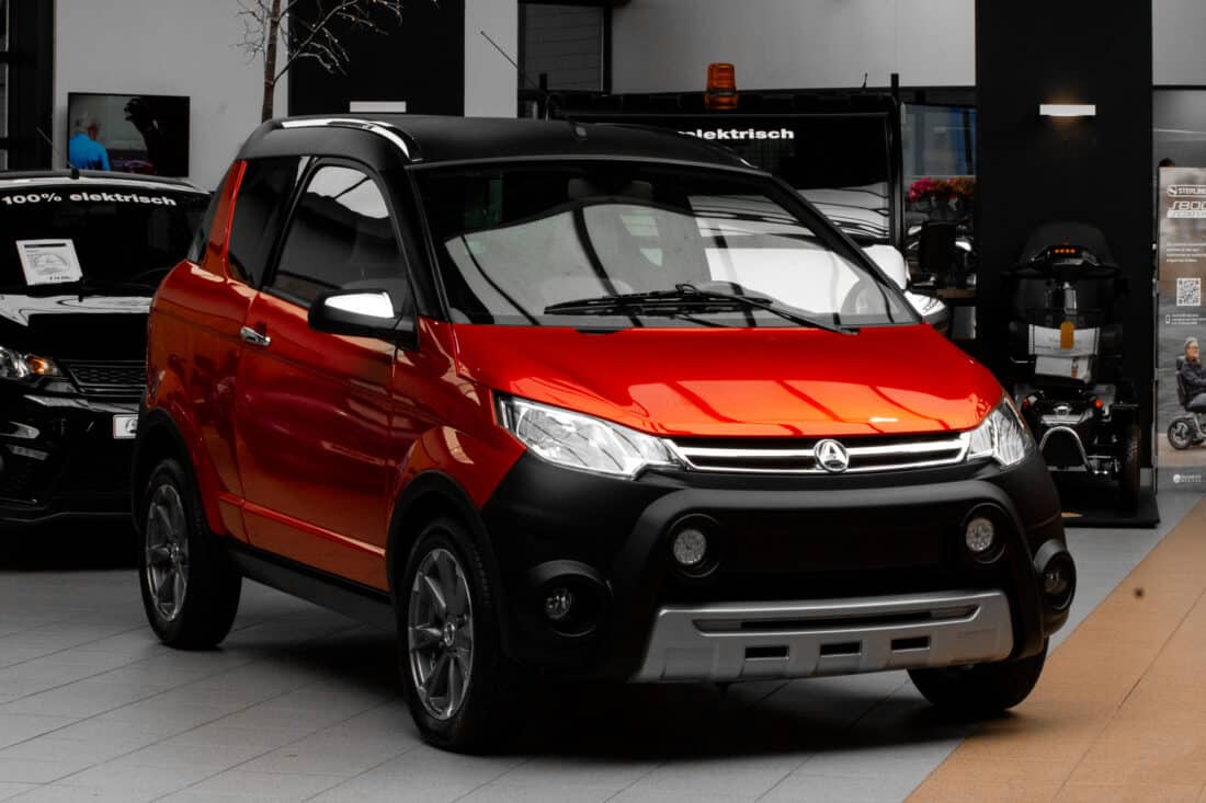 Aixam Crossline Premium Vision 2015 Brommobiel Occasion Parelmoerrood Metallic Aixam Crossline Premium Vision 2015 Brommobiel Occasion Parelmoerrood Metallic