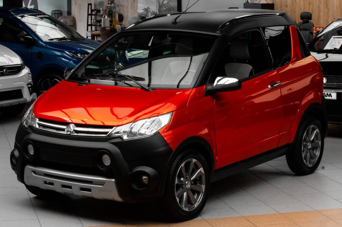 Aixam Crossline Premium Vision 2015 Brommobiel Occasion Parelmoerrood Metallic Aixam Crossline Premium Vision 2015 Brommobiel Occasion Parelmoerrood Metallic