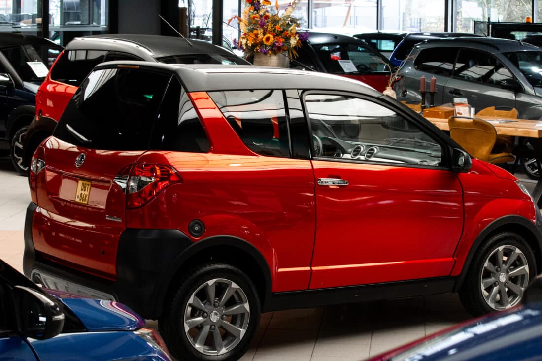 Aixam Crossline Premium Vision 2015 Brommobiel Occasion Parelmoerrood Metallic Aixam Crossline Premium Vision 2015 Brommobiel Occasion Parelmoerrood Metallic