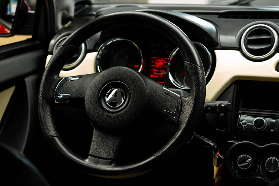 Aixam Crossline Premium Vision 2015 Brommobiel Occasion Parelmoerrood Metallic Aixam Crossline Premium Vision 2015 Brommobiel Occasion Parelmoerrood Metallic