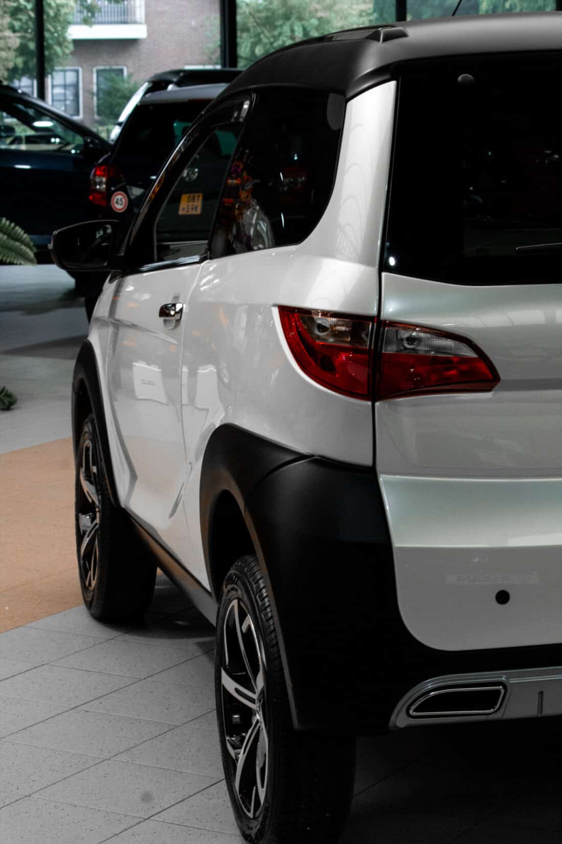 Aixam Crossover Premium Emotion 2022 Brommobiel Occasion Parelmoerwit Metallic 1ste Eigenaar
