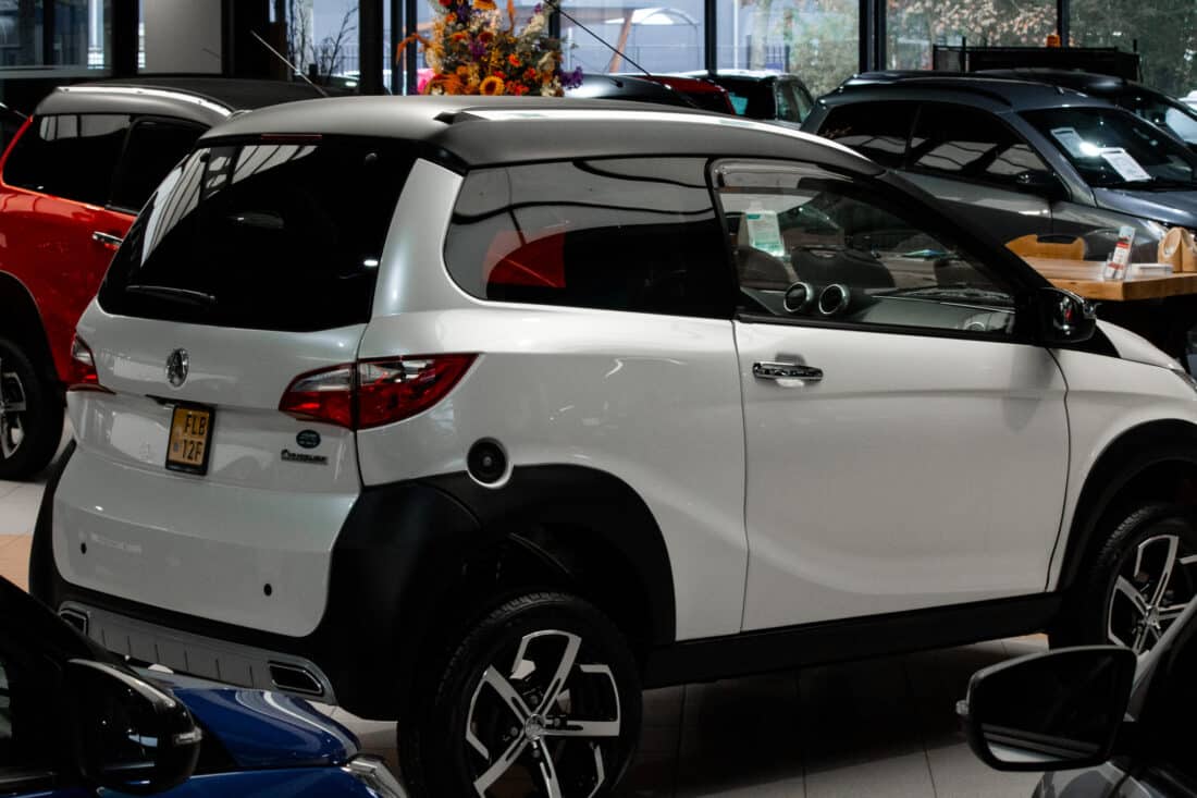Aixam Crossover Premium Emotion 2022 Brommobiel Occasion Parelmoerwit Metallic 1ste Eigenaar