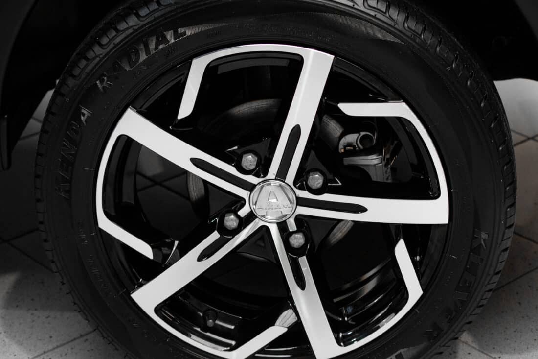 Aixam Crossover Premium Emotion 2022 Brommobiel Occasion Parelmoerwit Metallic 1ste Eigenaar