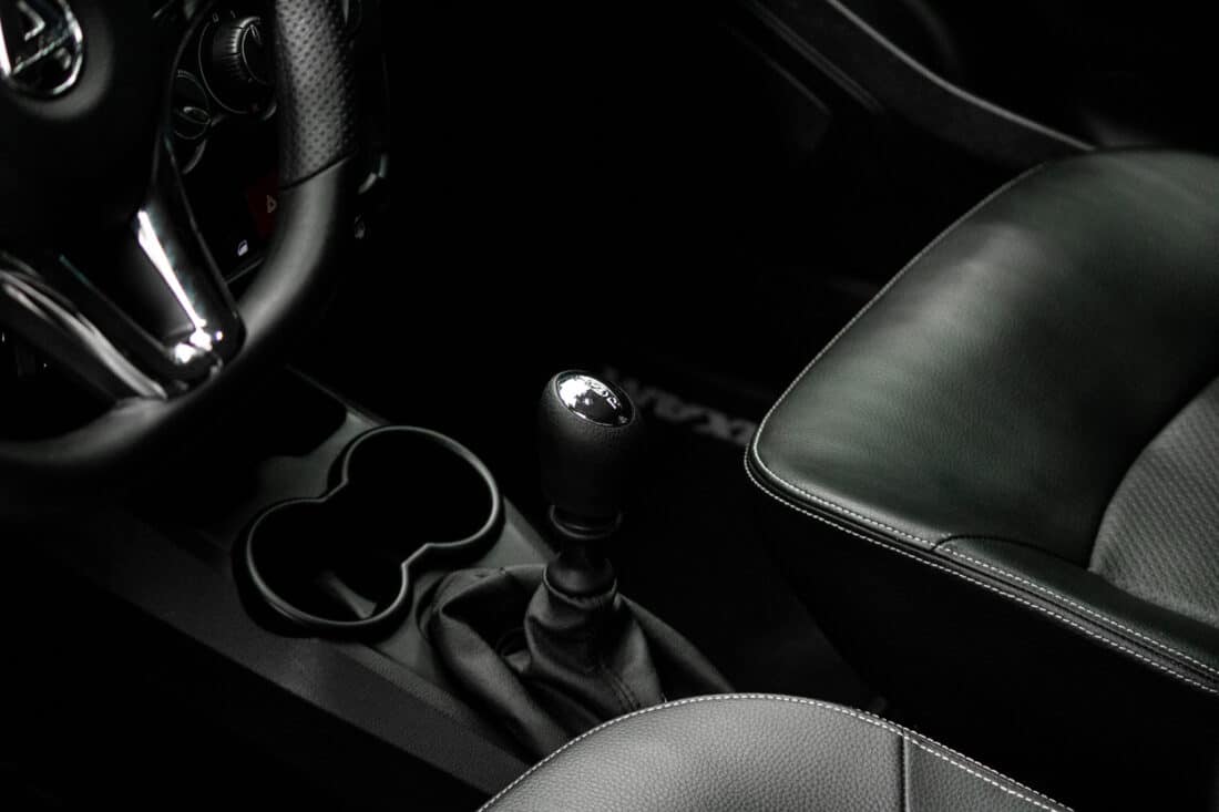 Aixam Crossover Premium Emotion 2022 Brommobiel Occasion Parelmoerwit Metallic 1ste Eigenaar
