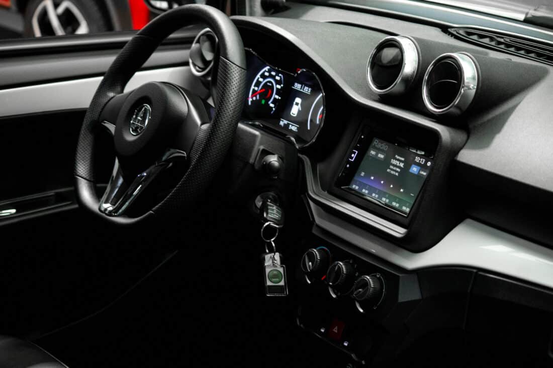 Aixam Crossover Premium Emotion 2022 Brommobiel Occasion Parelmoerwit Metallic 1ste Eigenaar