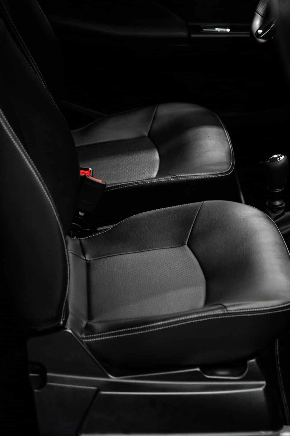 Aixam Crossover Premium Emotion 2022 Brommobiel Occasion Parelmoerwit Metallic 1ste Eigenaar