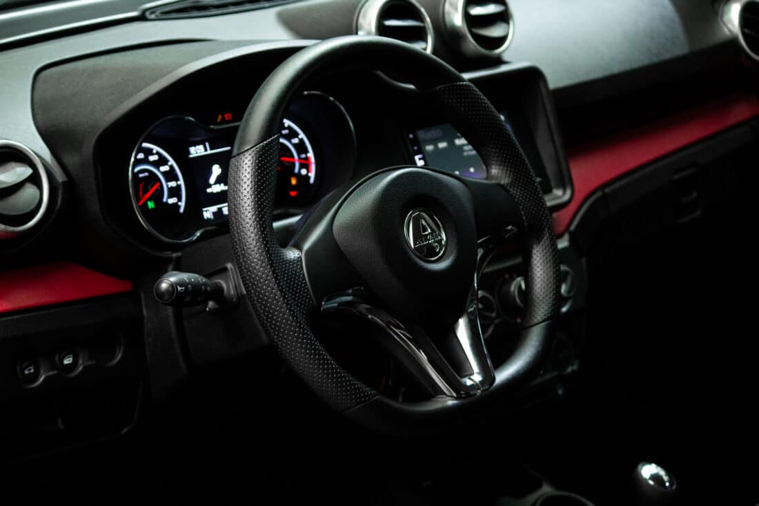 Aixam Crossover Premium Emotion 2021 Brommobiel Occasion Parelmoerrood Metallic