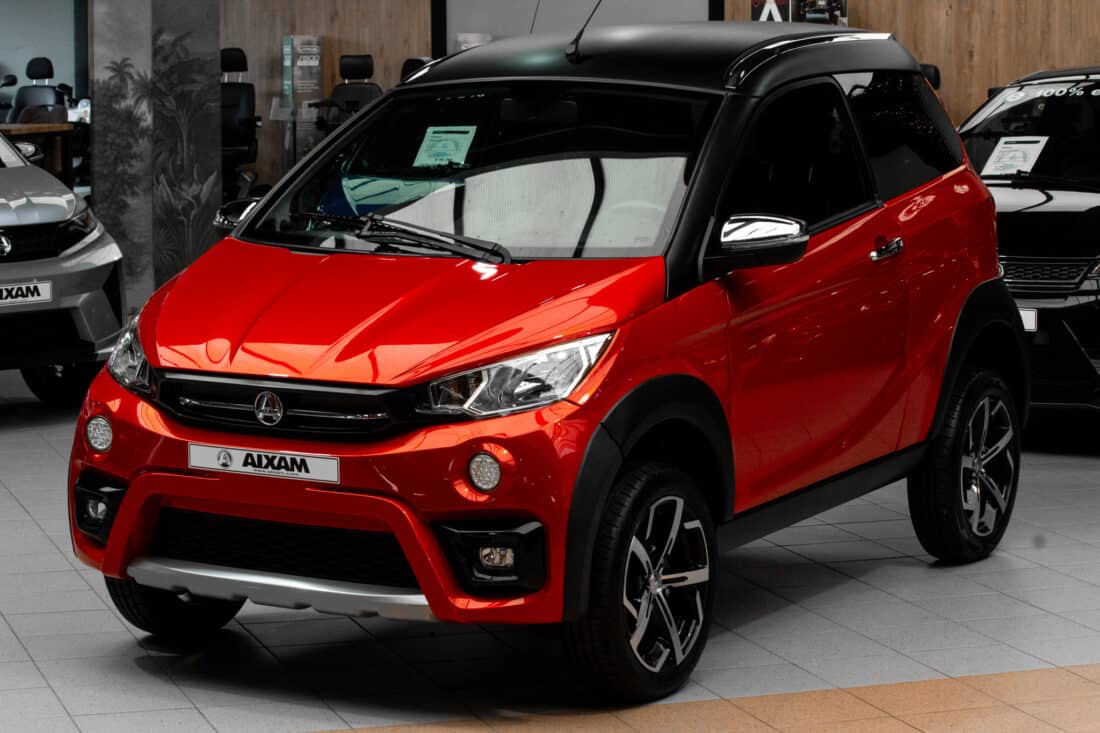 Aixam Crossover Premium Emotion 2023 Brommobiel Occasion Parelmoerrood Metallic