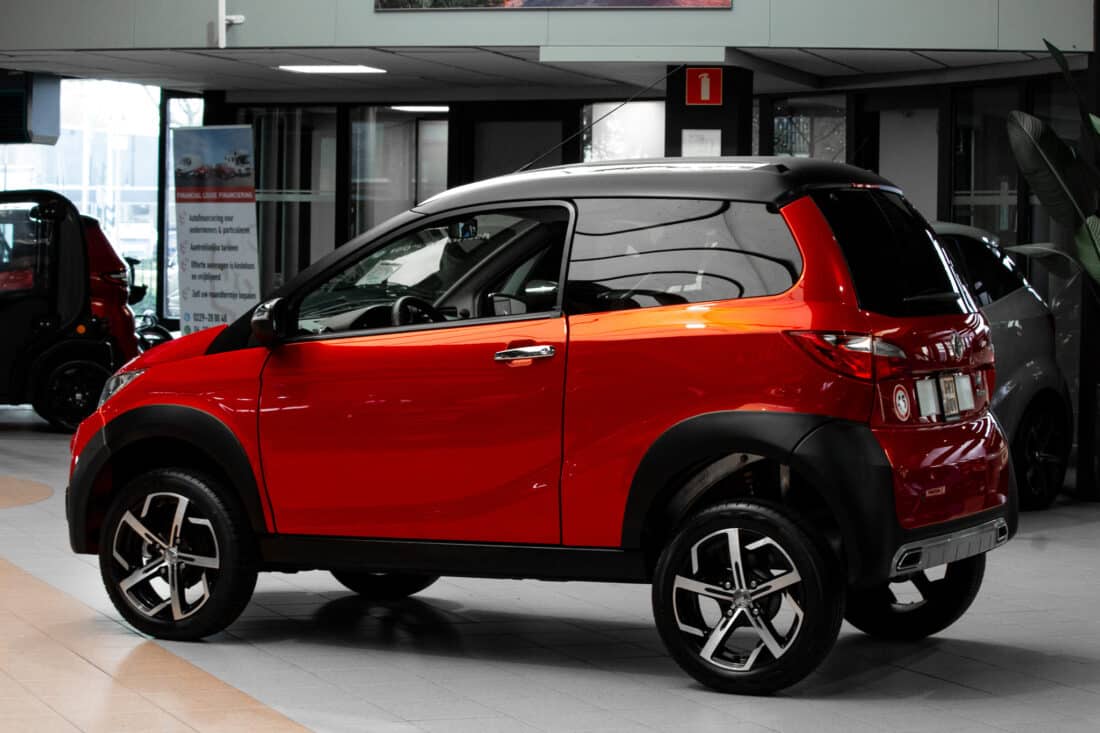 Aixam Crossover Premium Emotion 2023 Brommobiel Occasion Parelmoerrood Metallic