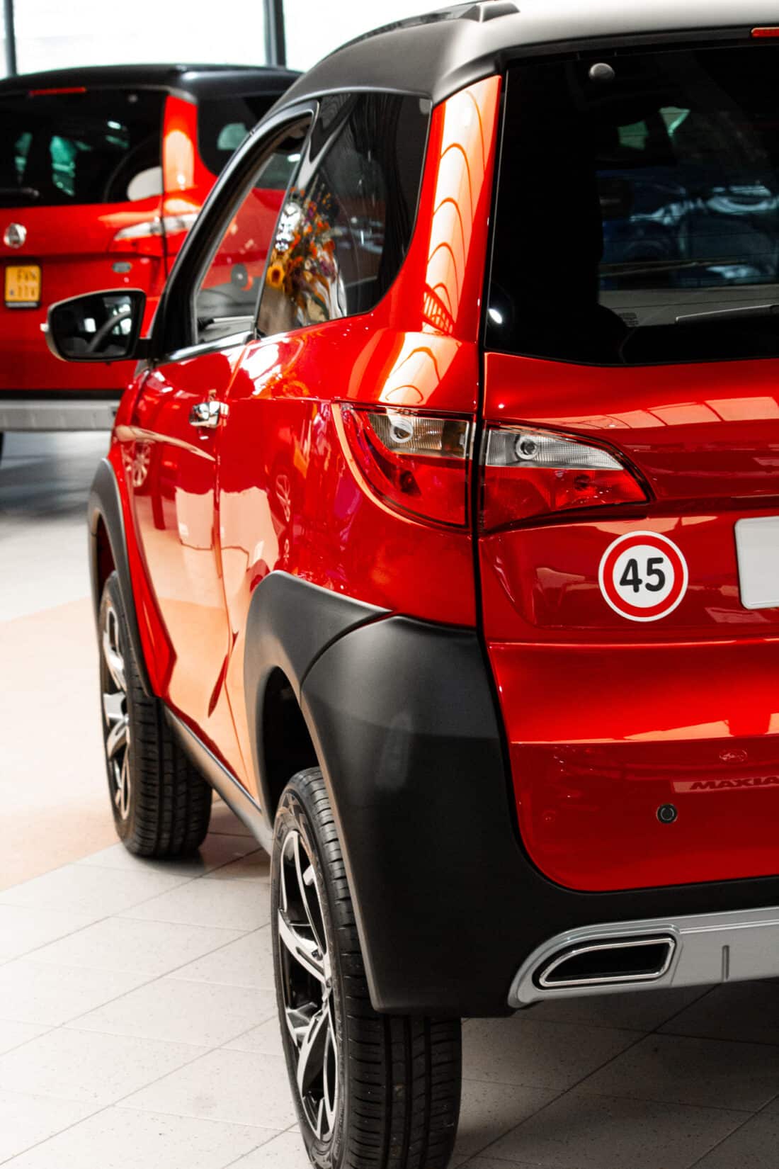 Aixam Crossover Premium Emotion 2023 Brommobiel Occasion Parelmoerrood Metallic