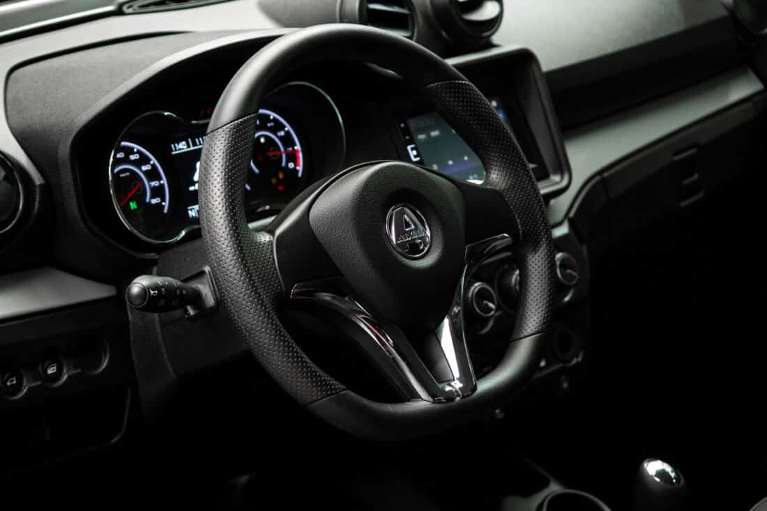 Aixam Crossover Premium Emotion 2023 Brommobiel Occasion Parelmoerrood Metallic