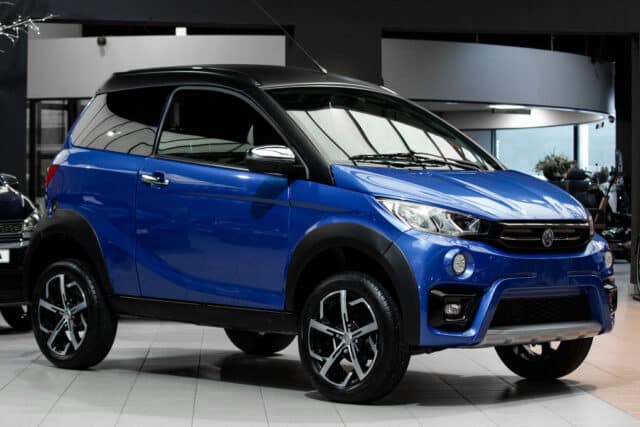 Aixam Crossover Premium Emotion 2023 Brommobiel Occasion Saffierblauw Metallic